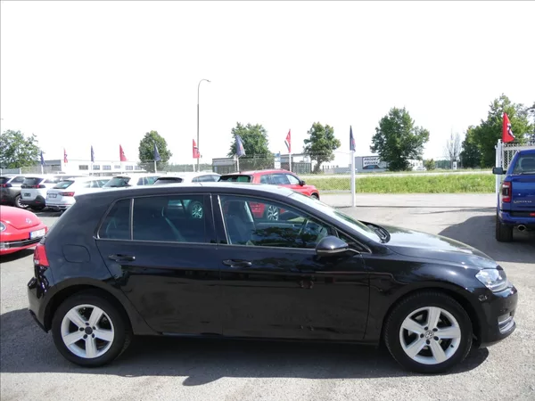 Volkswagen Golf 1,6 TDi 77kW serviska, xenony - foto 12
