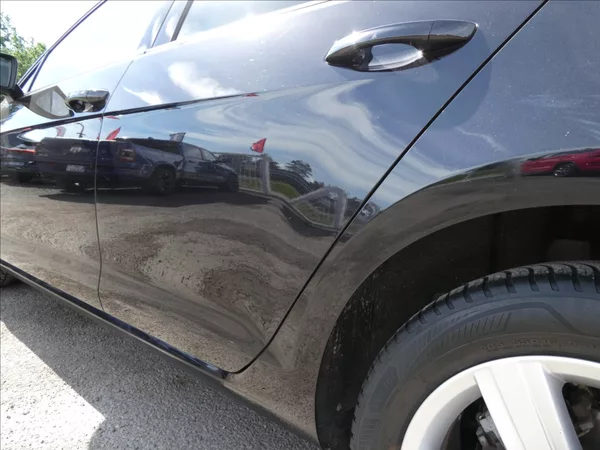 Volkswagen Golf 1,6 TDi 77kW serviska, xenony - foto 16