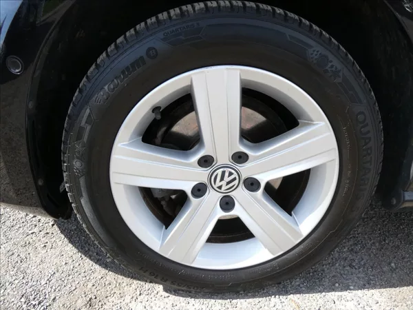 Volkswagen Golf 1,6 TDi 77kW serviska, xenony - foto 17