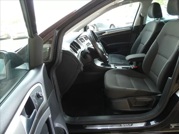 Volkswagen Golf 1,6 TDi 77kW serviska, xenony - foto 21