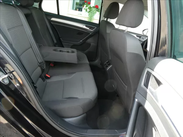 Volkswagen Golf 1,6 TDi 77kW serviska, xenony - foto 27