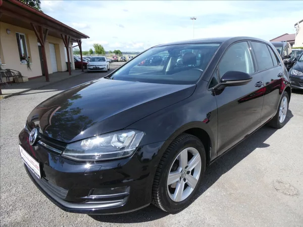 Volkswagen Golf 1,6 TDi 77kW serviska, xenony - foto 3