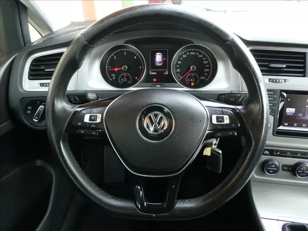 Volkswagen Golf 1,6 TDi 77kW serviska, xenony - foto 30