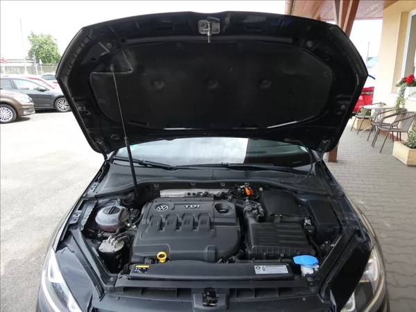 Volkswagen Golf 1,6 TDi 77kW serviska, xenony - foto 34