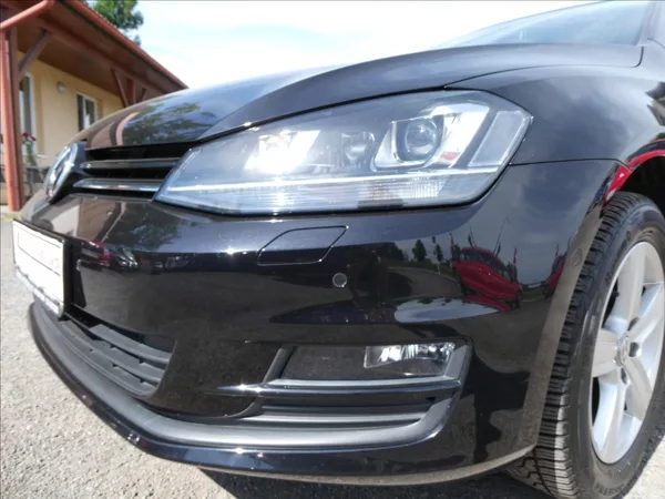 Volkswagen Golf 1,6 TDi 77kW serviska, xenony - foto 4