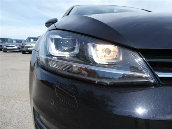 Volkswagen Golf 1,6 TDi 77kW serviska, xenony - foto 5