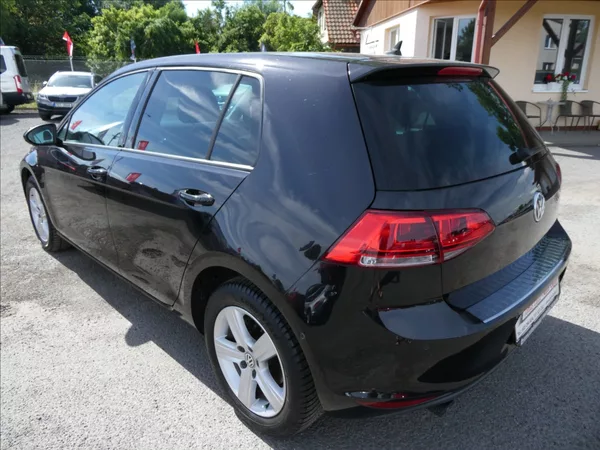 Volkswagen Golf 1,6 TDi 77kW serviska, xenony - foto 7