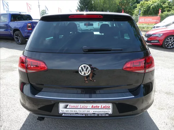 Volkswagen Golf 1,6 TDi 77kW serviska, xenony - foto 8