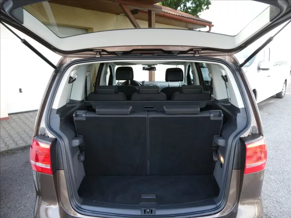 Volkswagen Touran 1,6 TDi 77kW CUP,7.míst,naviga - foto 16