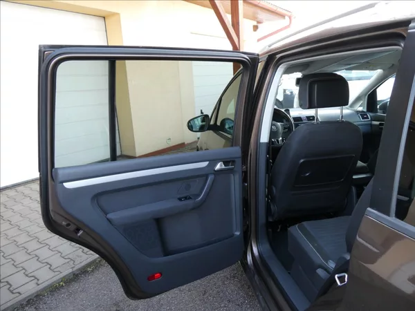 Volkswagen Touran 1,6 TDi 77kW CUP,7.míst,naviga - foto 20