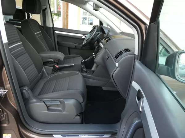 Volkswagen Touran 1,6 TDi 77kW CUP,7.míst,naviga - foto 23