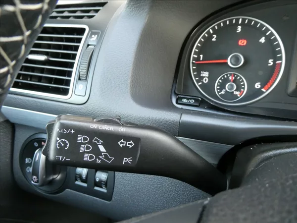 Volkswagen Touran 1,6 TDi 77kW CUP,7.míst,naviga - foto 32