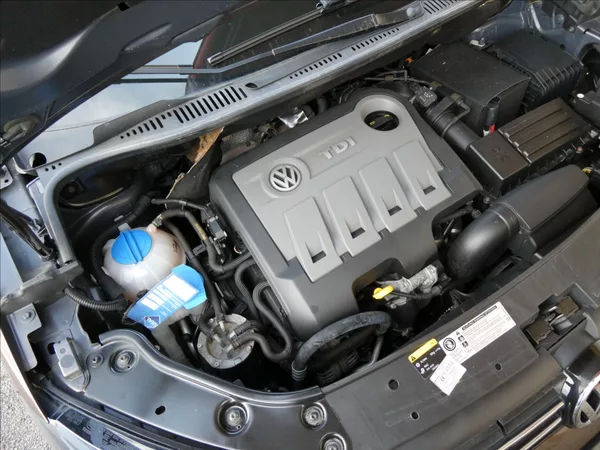 Volkswagen Touran 1,6 TDi 77kW CUP,7.míst,naviga - foto 37