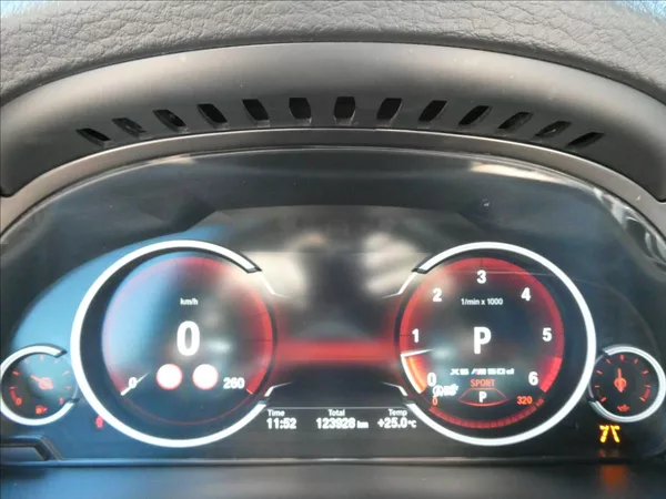 BMW X5 3,0 M50d 280kW M-PAKET,po serv - foto 37