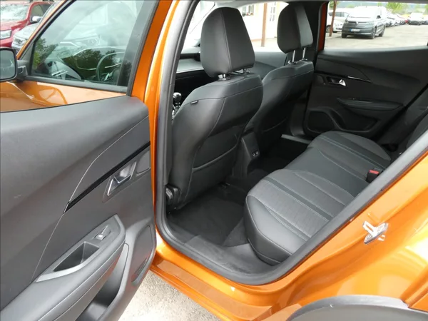 Peugeot 2008 1,2 PureTech 74kW Allure,závěs - foto 17