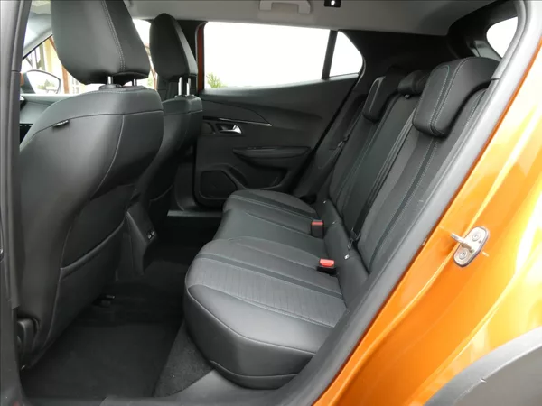 Peugeot 2008 1,2 PureTech 74kW Allure,závěs - foto 18