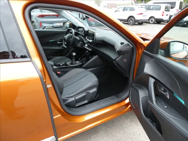 Peugeot 2008 1,2 PureTech 74kW Allure,závěs - foto 19
