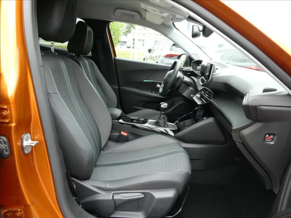Peugeot 2008 1,2 PureTech 74kW Allure,závěs - foto 20