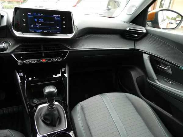 Peugeot 2008 1,2 PureTech 74kW Allure,závěs - foto 27