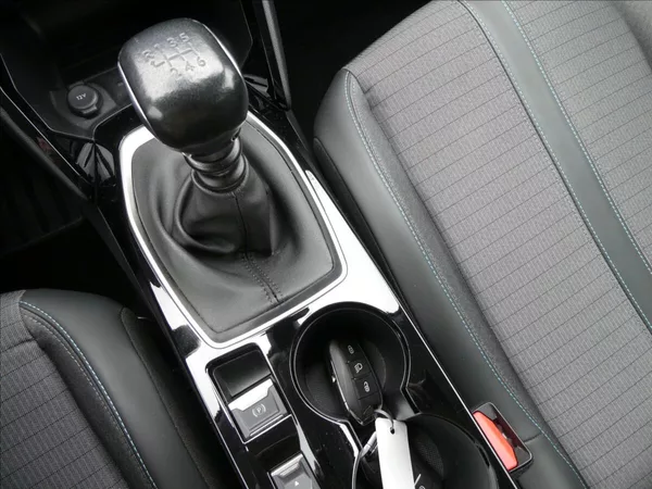 Peugeot 2008 1,2 PureTech 74kW Allure,závěs - foto 30