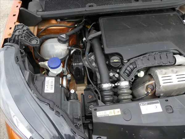 Peugeot 2008 1,2 PureTech 74kW Allure,závěs - foto 34