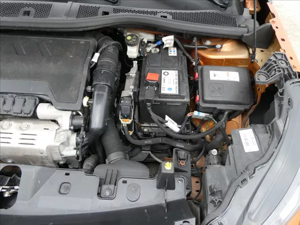 Peugeot 2008 1,2 PureTech 74kW Allure,závěs - foto 35