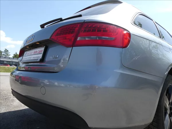 Audi A4 2,0 TDi 125kW serviska,NAVI - foto 10