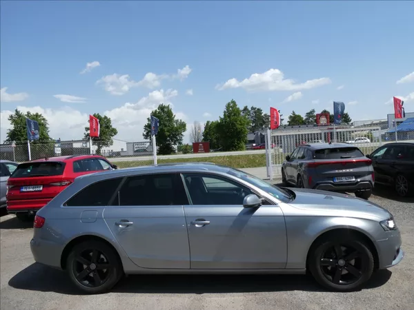 Audi A4 2,0 TDi 125kW serviska,NAVI - foto 12