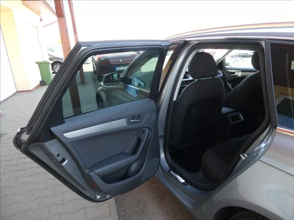 Audi A4 2,0 TDi 125kW serviska,NAVI - foto 20