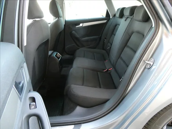 Audi A4 2,0 TDi 125kW serviska,NAVI - foto 21