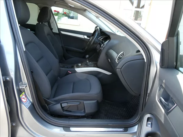 Audi A4 2,0 TDi 125kW serviska,NAVI - foto 23