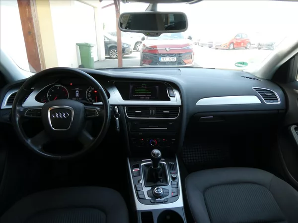 Audi A4 2,0 TDi 125kW serviska,NAVI - foto 26