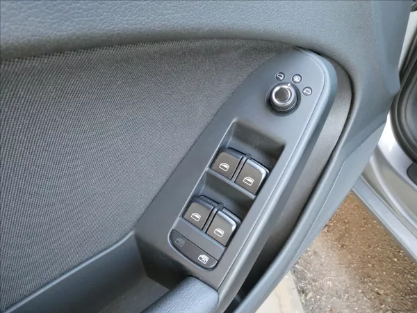 Audi A4 2,0 TDi 125kW serviska,NAVI - foto 30