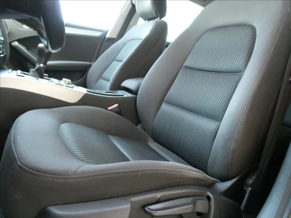 Audi A4 2,0 TDi 125kW serviska,NAVI - foto 31