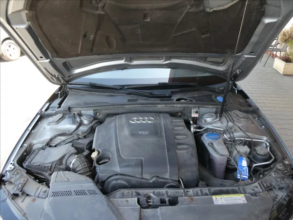 Audi A4 2,0 TDi 125kW serviska,NAVI - foto 33