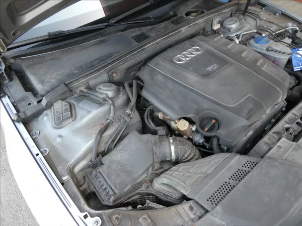 Audi A4 2,0 TDi 125kW serviska,NAVI - foto 34