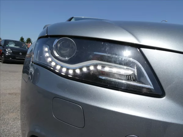 Audi A4 2,0 TDi 125kW serviska,NAVI - foto 5