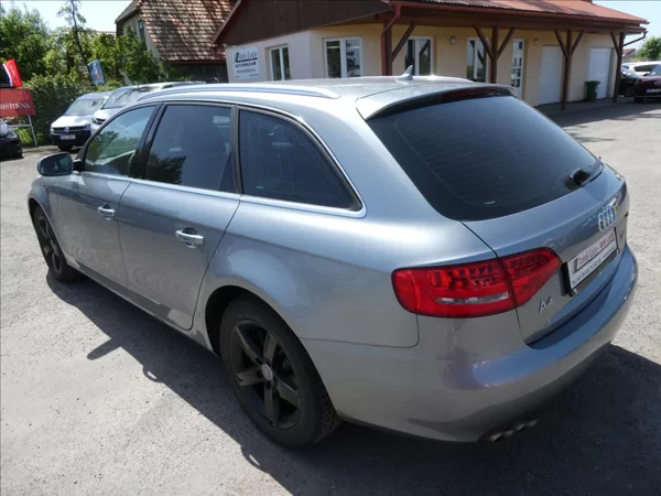 Audi A4 2,0 TDi 125kW serviska,NAVI - foto 7