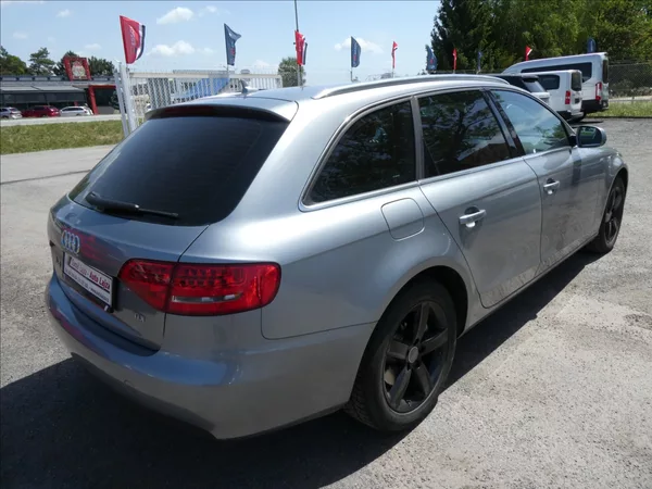 Audi A4 2,0 TDi 125kW serviska,NAVI - foto 9