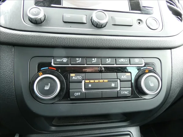 Volkswagen Tiguan 2,0 TDi 130kW Sport 4x4,TZ,nav - foto 27