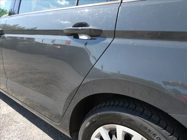 Volkswagen Touran 1,6 TDi DSG 7.míst,1maj.,závěs - foto 12