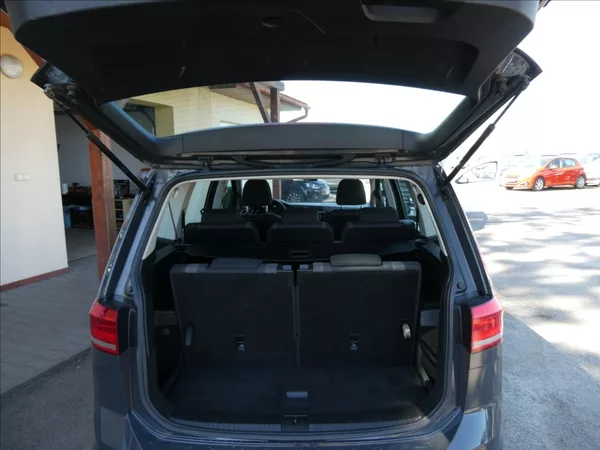 Volkswagen Touran 1,6 TDi DSG 7.míst,1maj.,závěs - foto 15