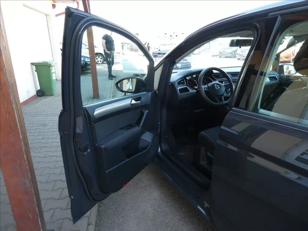 Volkswagen Touran 1,6 TDi DSG 7.míst,1maj.,závěs - foto 17