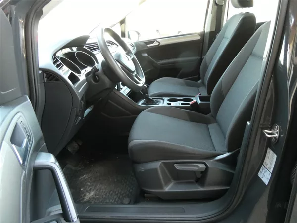 Volkswagen Touran 1,6 TDi DSG 7.míst,1maj.,závěs - foto 18