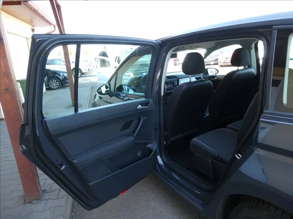 Volkswagen Touran 1,6 TDi DSG 7.míst,1maj.,závěs - foto 19