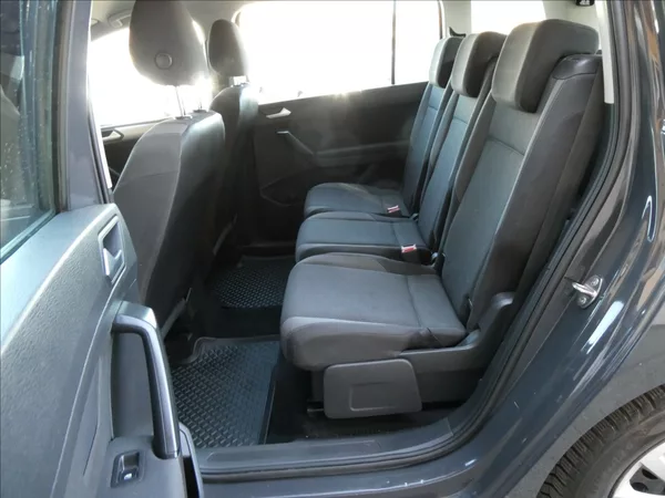Volkswagen Touran 1,6 TDi DSG 7.míst,1maj.,závěs - foto 20