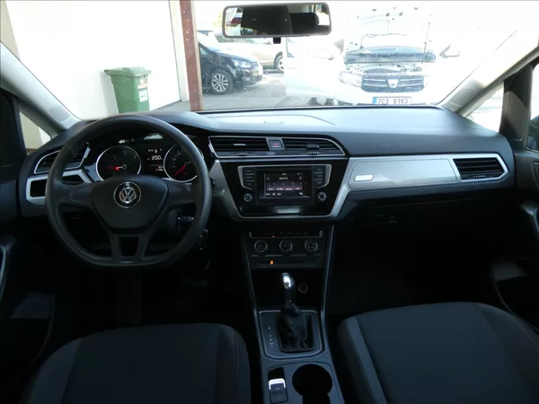 Volkswagen Touran 1,6 TDi DSG 7.míst,1maj.,závěs - foto 27