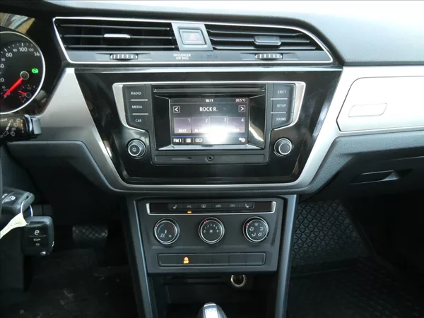 Volkswagen Touran 1,6 TDi DSG 7.míst,1maj.,závěs - foto 28