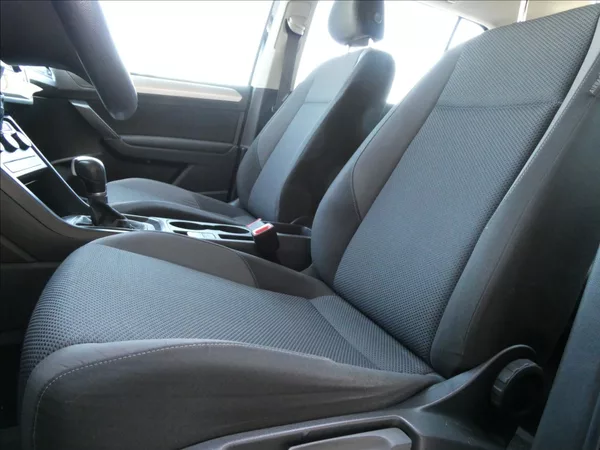 Volkswagen Touran 1,6 TDi DSG 7.míst,1maj.,závěs - foto 31
