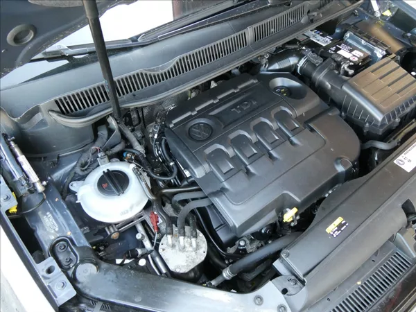 Volkswagen Touran 1,6 TDi DSG 7.míst,1maj.,závěs - foto 34